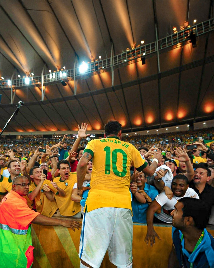 颜骏凌：武磊赛前对球队做了动员，我们争冠经验丰富没有包袱（颜骏凌：武磊赛前鼓舞全队，我们争冠经验足、轻装上阵）