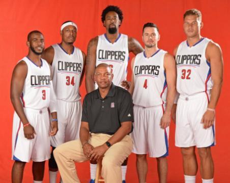 里夫斯：看到詹姆斯在场上全速奔跑，这会促使你跟上他的步伐（里夫斯：看见詹姆斯在场上全速冲刺，会让你也不自觉加速跟上）