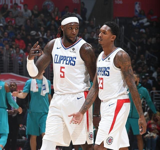 马克西半场15分，恩比德11中1，76人手握7分领先（马克西半场独取15分，恩比德11投仅1中，76人暂领先7分）