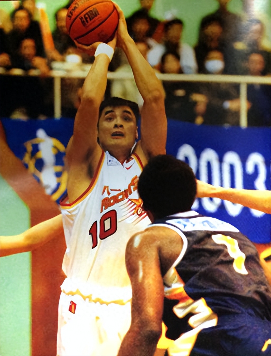 米切尔半场投篮12中7，三分5中3得到22分1板1助1断（米切尔半场砍22分，投12中7、三分5中3，外加1篮板1助攻1抢断）