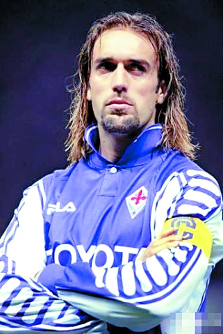 西甲战报：巴雷内切亚半场吊射建功，皇家社会3-1十人奥萨苏纳（西甲战报：巴雷内切亚中场吊射破门，皇家社会3-1力克十人奥萨苏纳）