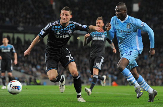 迈克·布朗：哈特整晚防字母哥都非常拼，唐斯进攻篮板很关键（迈克·布朗：哈特整场死守字母哥拼劲十足，唐斯的进攻篮板至关重要）