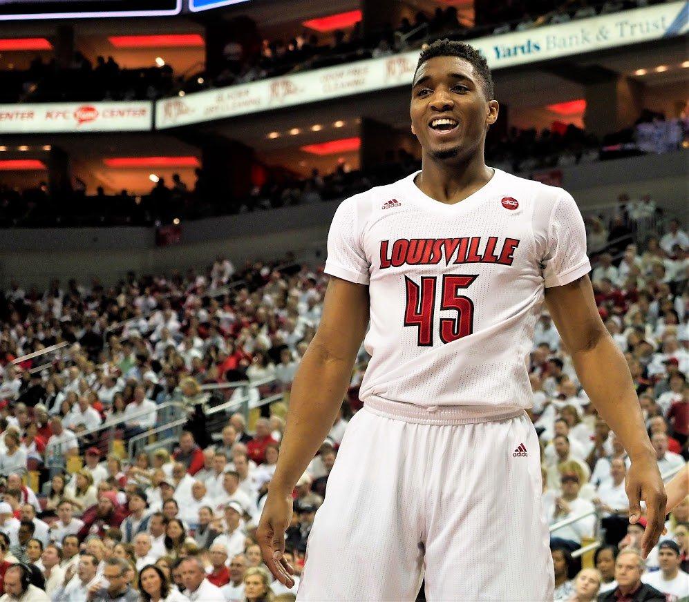 里夫斯成湖人队史第3位单场40+5+10+5三分的球员（里夫斯成为湖人史第3人：单场40分5板10助+5记三分）