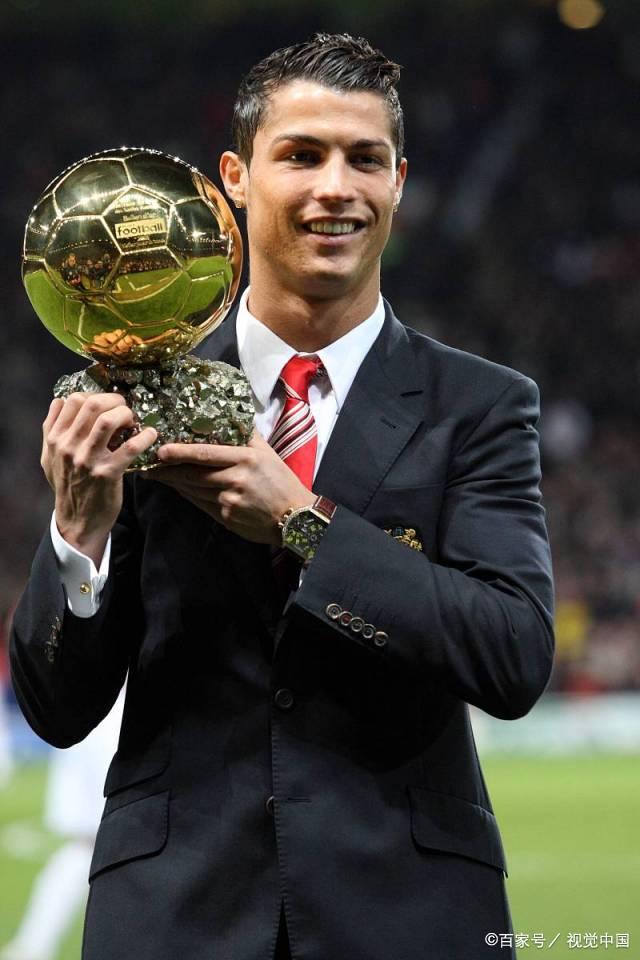 赛点一刻！米兰3：2擒获科内利亚诺，捧起意大利女排超级杯！（决胜时刻！米兰3-2力克科内利亚诺，捧起意大利女排超级杯！）