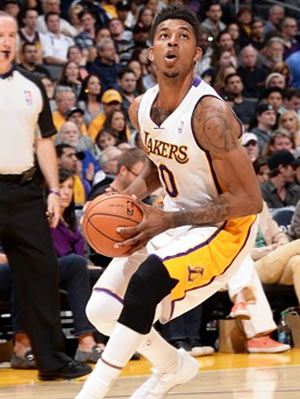 德媒：纳帅已向施蒂勒解释未征召原因，后者仍有望参加世界杯（德媒：纳格尔斯曼已向施蒂勒说明未入选原因，仍有望出征世界杯）