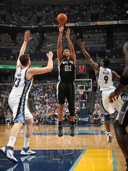 12战砍311分！杜兰特成为火箭队史最快达成三百分的球员（12场轰下311分！杜兰特刷新火箭队史最快300分里程碑）