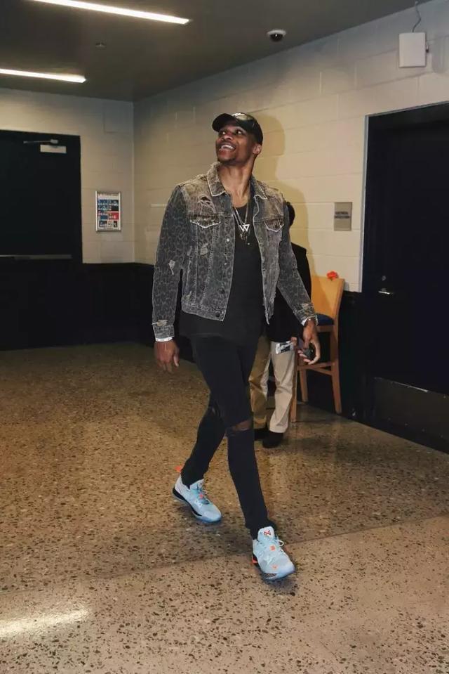 世界杯门票销量已近两百万张，第三阶段门票销售12月11日开始（世界杯门票已售近200万张，第三阶段将于12月11日开售）