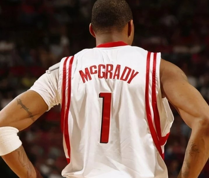 英超第15轮：B费2射1传姆伯莫芒特破门 曼联4-1狼队（英超第15轮：B费梅开二度并送助攻，姆伯莫与芒特破门，曼联4-1大胜狼队）