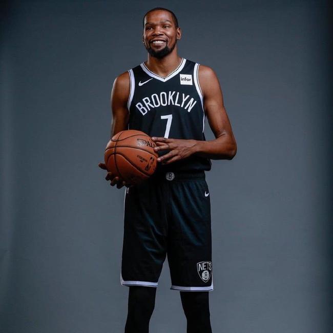 B席达成欧冠百场里程碑，成葡萄牙球员第四人（B席欧冠百场达成，跻身葡萄牙第4人）