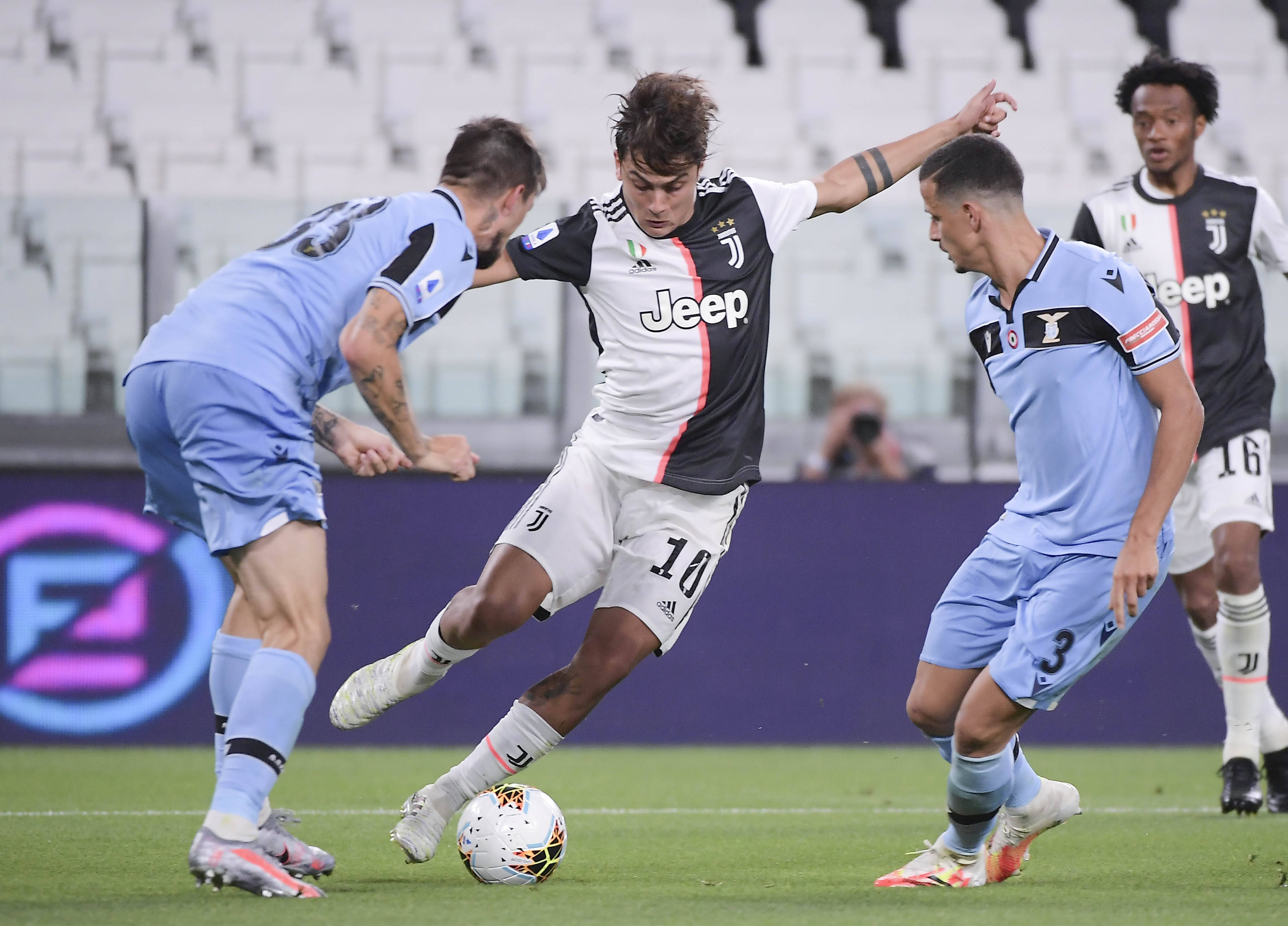 他回家了，回到了深爱的巴塞罗那（他归来，重返挚爱的巴塞罗那）