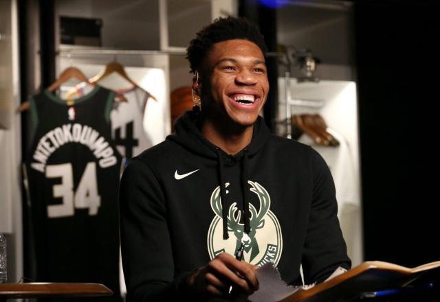 斯基拉丨米兰球探现场考察萨索洛两后卫（斯基拉：米兰球探赴现场考察萨索洛两名后卫）